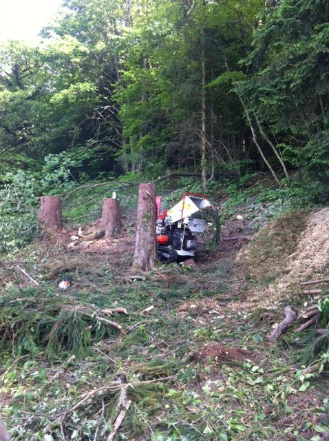 Chantier de broyage en terrain pentu